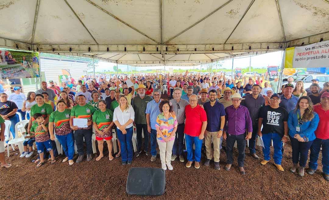 ABDI e Instituto Amazônia+21 entregam secadores suspensos para produtores de café no Juruá